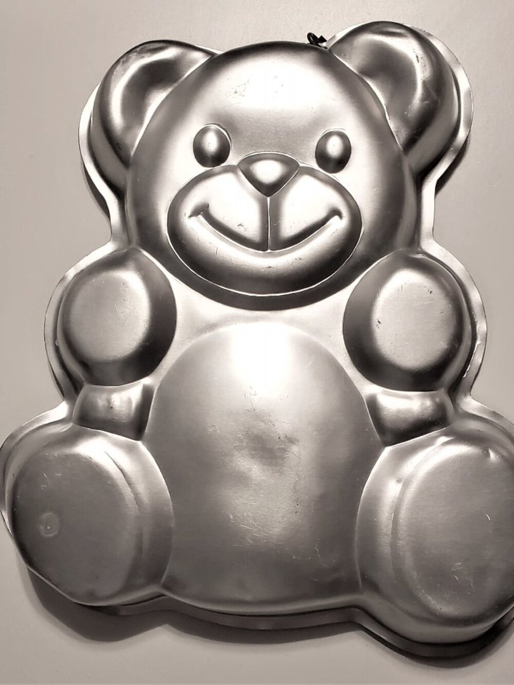 Vintage Wilton Huggable Teddy Bear Cake Pan Aluminum 1982 12"W x 12"H 502-3754